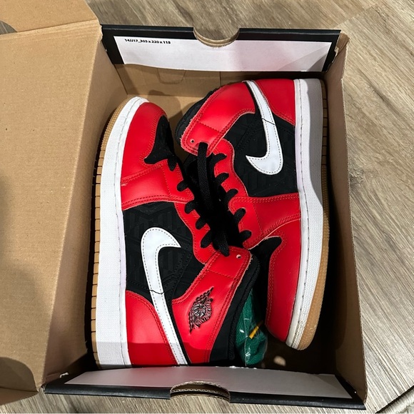 {preloved} Youth Air Jordan 1 - Picture 5 of 11